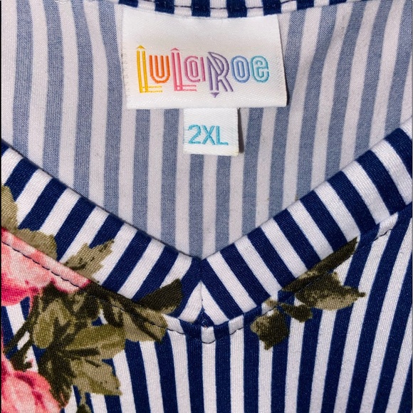 NWOT LULAROE LIV TOP - Picture 3 of 6